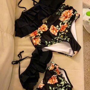 Mom and daughter matching swimsuits